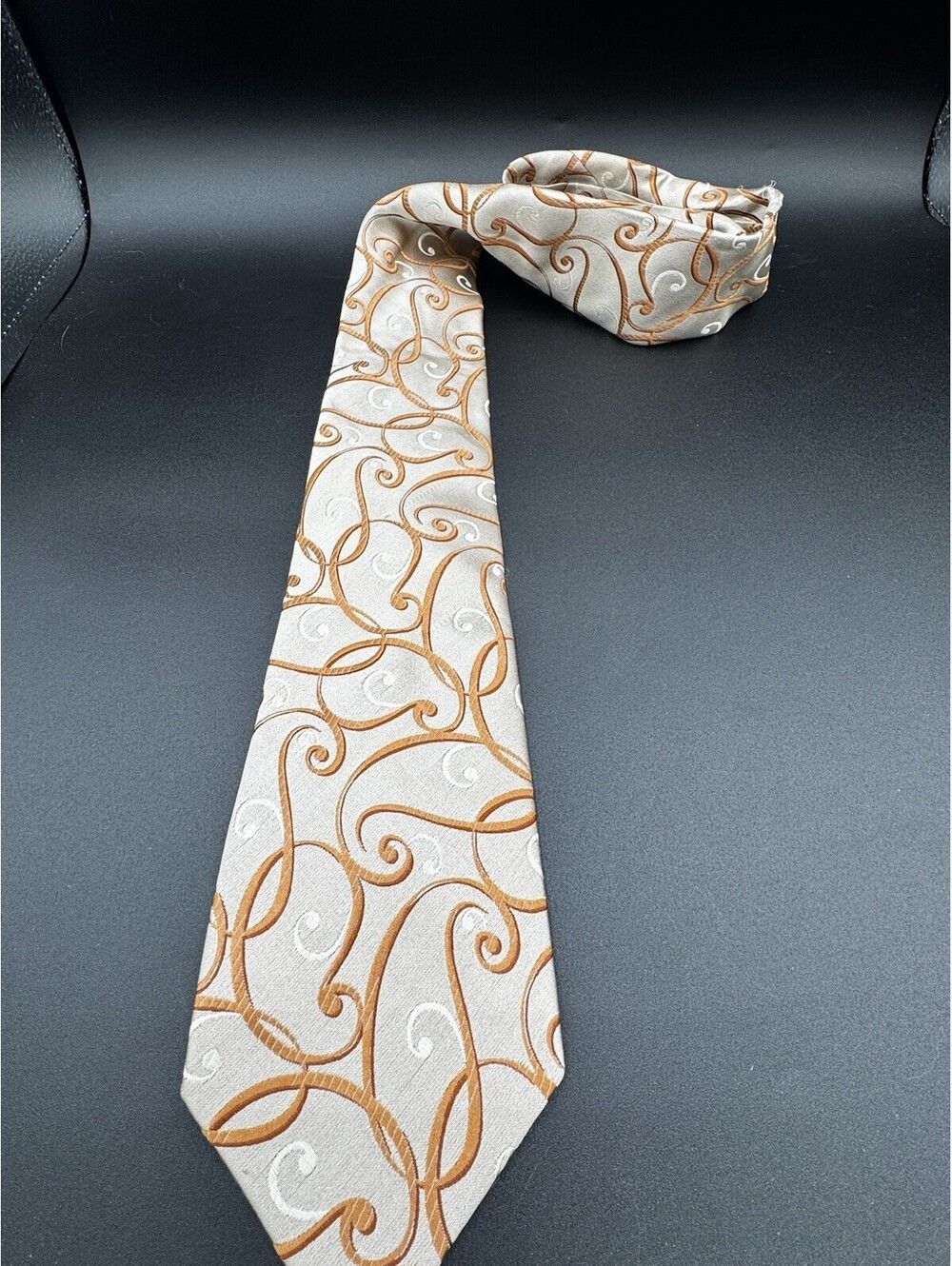 Van Heusen 100% Silk Tie Champagne Ivory Copper Scroll Floral Jacquard Necktie
